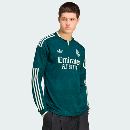 Camisa Real Madrid Away 26/27 Torcedor Masculina Manga Longa - Verde — modelo de frente
