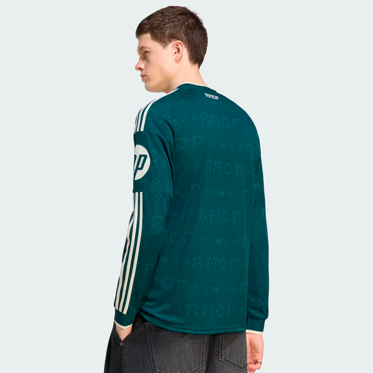 Camisa Real Madrid Away 26/27 Torcedor Masculina Manga Longa - Verde — modelo de costas