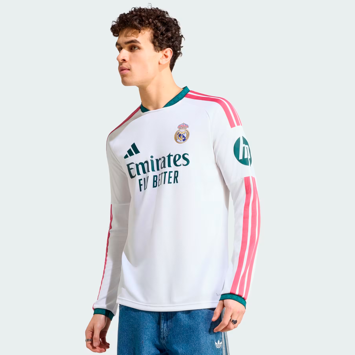 Camisa Real Madrid Home 26/27 Torcedor Masculina Manga Longa - Branca — modelo de frente