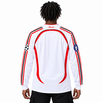 Camisa Milan Away 2006/07 Retrô Masculina Manga Longa Final da Champions Com Patchs - Branca — modelo de costas
