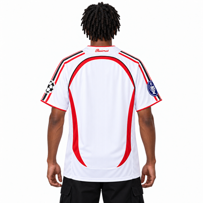 Camisa Milan Away 2006/07 Retrô Masculina Final da Champions Com Patchs - Branca — modelo de costas